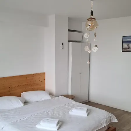 Ella كونستانتا